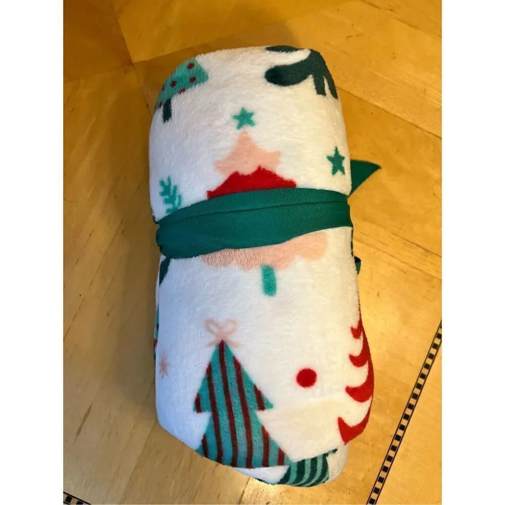 NWT! Holiday Home Christmas Tree Winter Microplush Throw Blanket